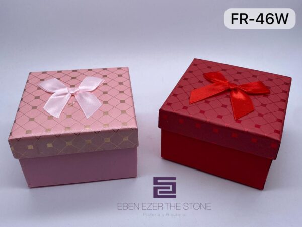 CAJA DE REGALO CON TEXTURA TIPO MAYA