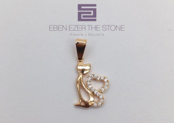 DIJE GATO CORAZON EN ORO LAMINADO CON MICROCIRCONES