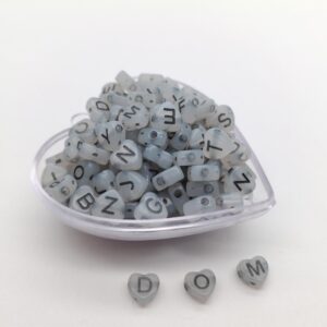 ACRILICO LUMINOSO EN FORMA DE CORAZÓN CON LETRA NEGRA