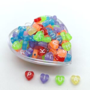 ACRILICO TRASPARENTE TUTTY EN FORMA DE CORAZÓN CON LETRA BLANCA